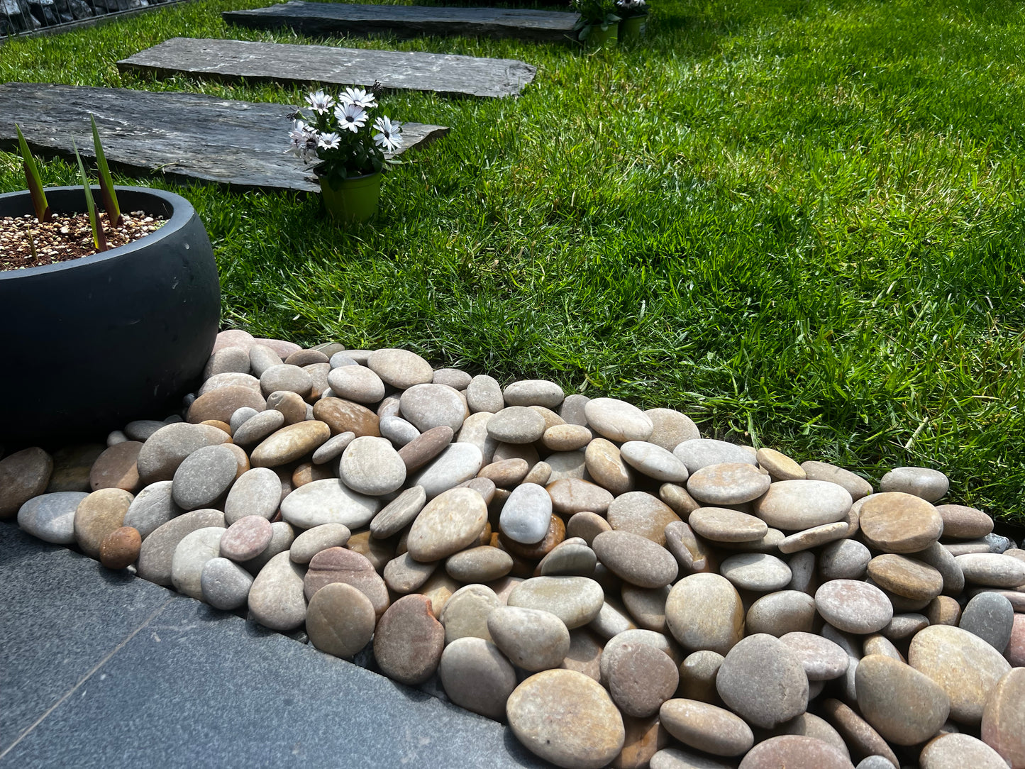 Porto Flat Mosaic Pebbles šµš¹