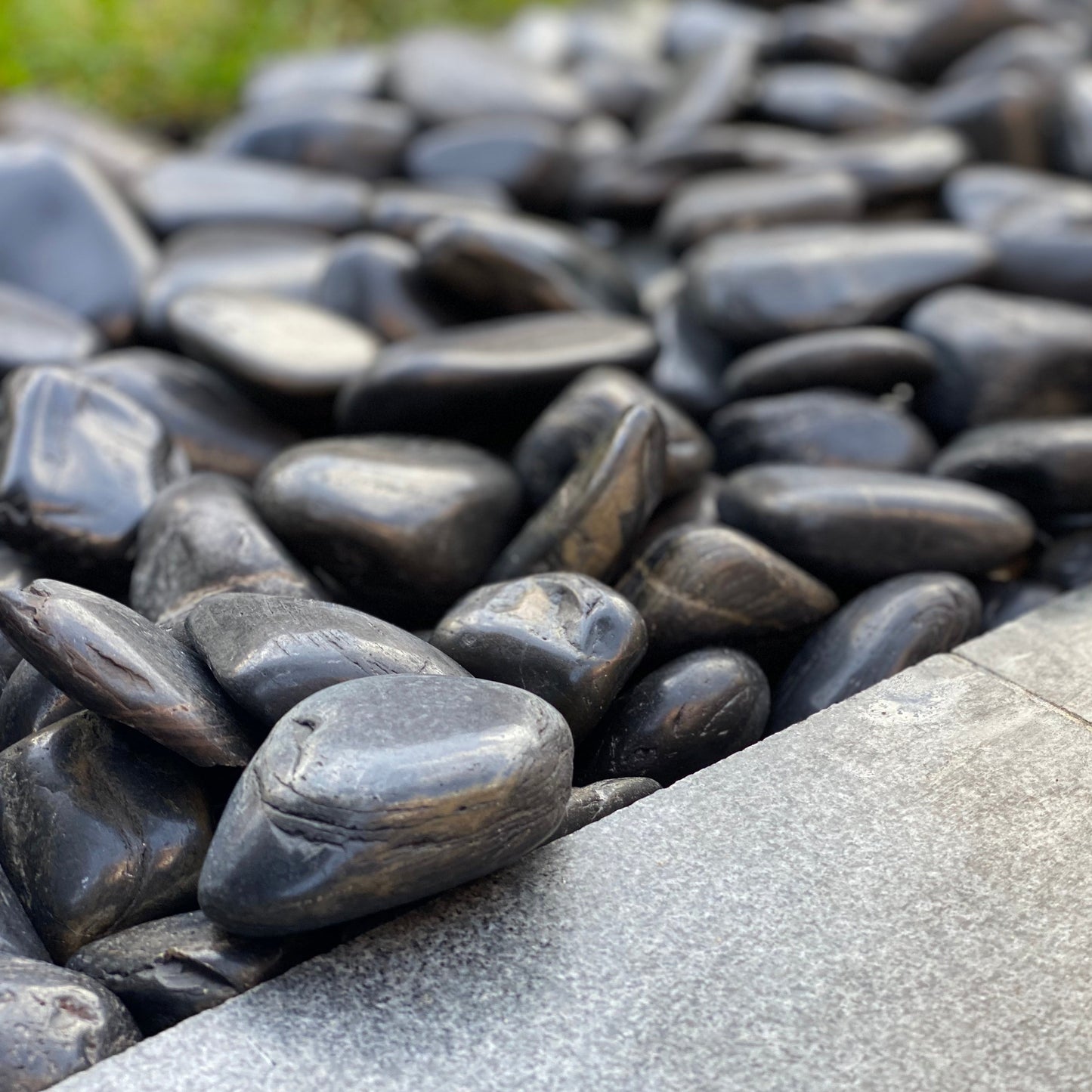 Black High Polished Pebbles  š®š©