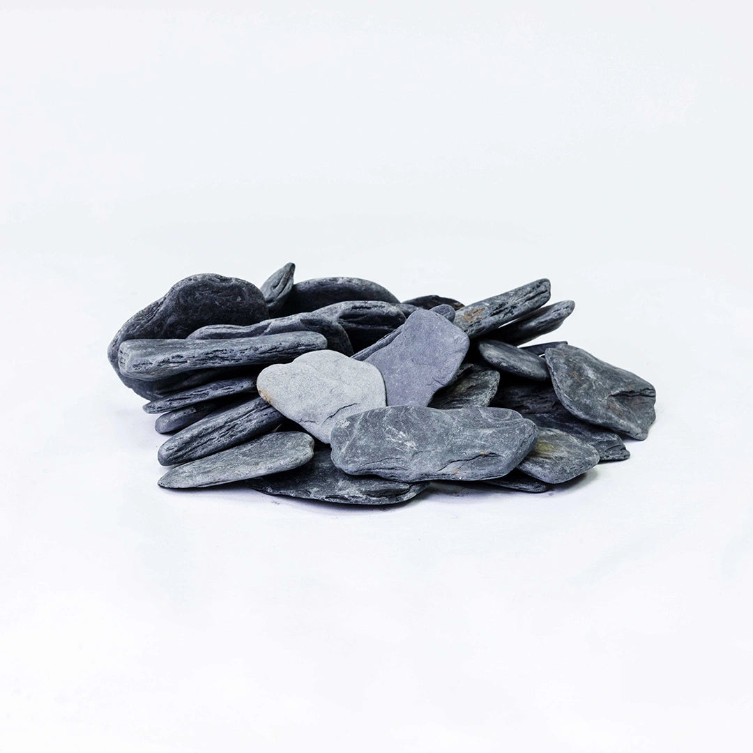 Black tumbled slate gravel 30-50mm decorative garden stones in UK landscaping project – ideal for driveways, borders, and rock gardens.